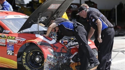 Kyle Busch involved in multi-car crash in Daytona return