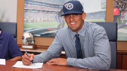 Titans announce deal with Mariota