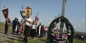 Memorials for MH17 as calls grow for justice