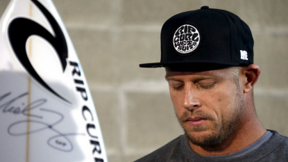 Surf champ Fanning returns to Australia after shark attack “miracle”