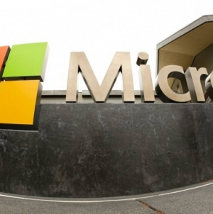 Microsoft cuts 7800 jobs as phone sales flag