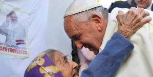 Pilgrims bitten by snakes at #Paraguay papal Mass