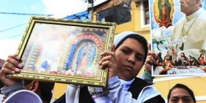 Pope Francis changes in Burger King before Mass in Bolivia