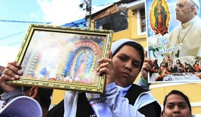 Pope Francis changes in Burger King before Mass in Bolivia