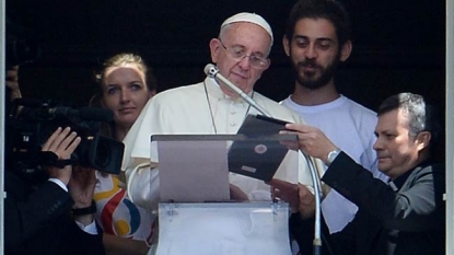 Pope signs himself up for World Youth Day using tablet