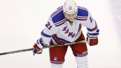 Rangers sign center Derek Stepan to long-term deal