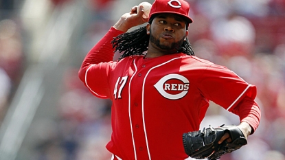 Reds trade All-Star pitcher Cueto to the Royals