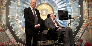 Stephen Hawking fields questions on artificial intelligence