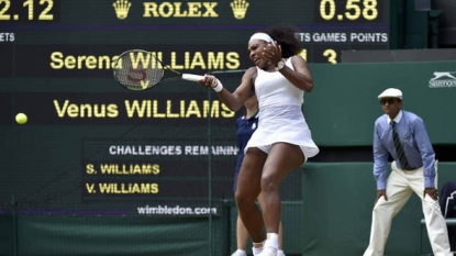 Serena Williams defeats sister Venus to advance at Wimbledon