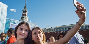 Russian police issue instructions for safe selfies after 10 killed, 100