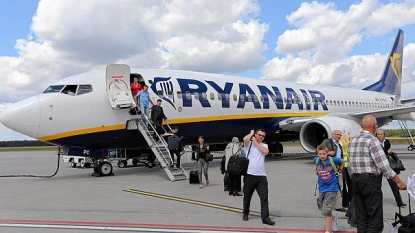 Ryanair to sell Aer Lingus stake to rival IAG