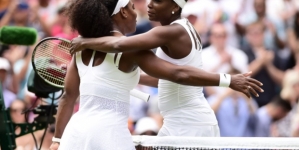 Serena beats Venus Williams to enter Wimbledon quarters