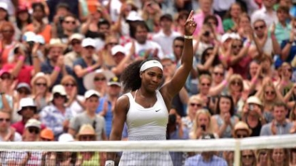 Serena beats Venus in 2 sets in 4th round at Wimbledon