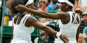 Serena beats Venus to advance at Wimbledon