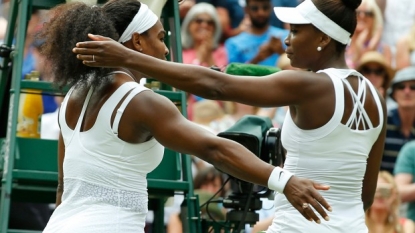 Serena beats Venus to advance at Wimbledon