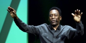 Soccer star Pele recovering from surgery