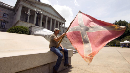 South Carolina Governor Signs Bill to Remove Confederate Flag