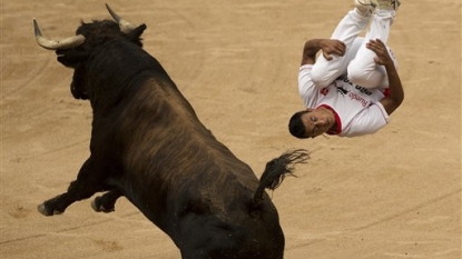 Spain: 2 gored in Monday’s Pamplona bull run