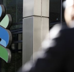 Standard Chartered reorganizes to cut costs