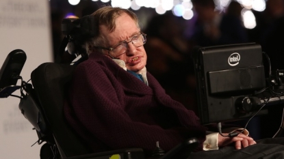 Stephen Hawking Launches $100 Million Initiative To Listen For Aliens! Expand