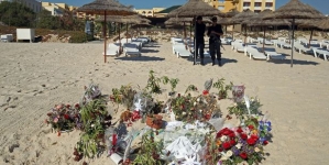 Tunisia attack: Tourists urged to leave over terror fears