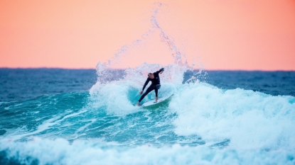 Surfer and shark wrestler returns to Australia