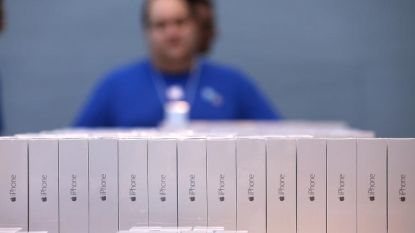 Apple plans record initial production of new iPhones