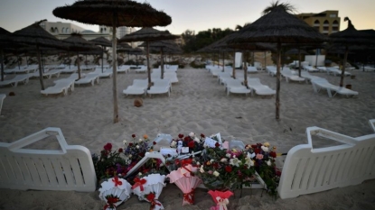 Britain tells tourists to leave Tunisia over terror risk