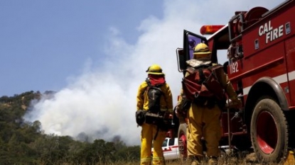 Wildfire in Sierra Nevada foothills injures 4 firefighters