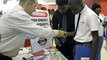 US job openings stay high, but actual hiring falters in May