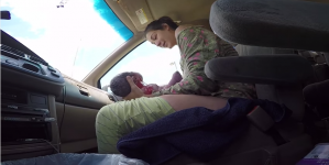 WARNING GRAPHIC VISUALS: Woman delivers baby in moving auto, husband