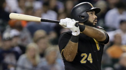 Walker homers twice as Pirates pound Tigers 9