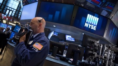 Wall Street advances on earnings momentum