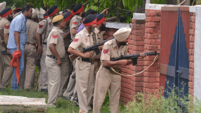 5 killed as militants storm police station in Gurdaspur