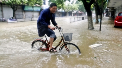 1.1 million evacuated as Typhoon Chan-hom hits Chinese coast