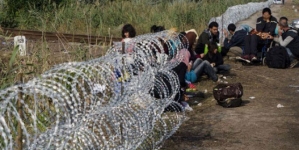 Migrants arrive in Hungary in record numbers