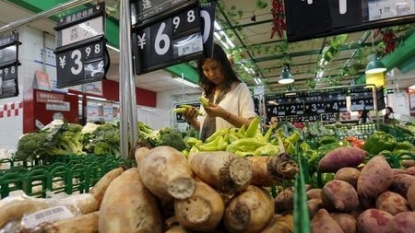 China inflation edges up to 1.6 percent in July