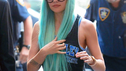 Amanda Bynes resurfaces yet again on Twitter with a new platinum hairstyle