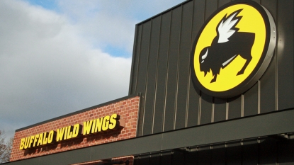 Buffalo Wild Wings misses Street 2Q forecasts