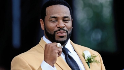 Steelers great Jerome Bettis enters Hall of Fame