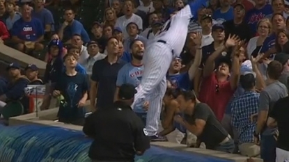 Anthony Rizzo makes spectacular play in stands