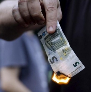 Greece backs bailout after all-night debate