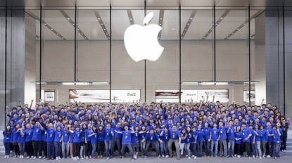 Apple Wants to Be Diverse, But White Dudes Still Run Things