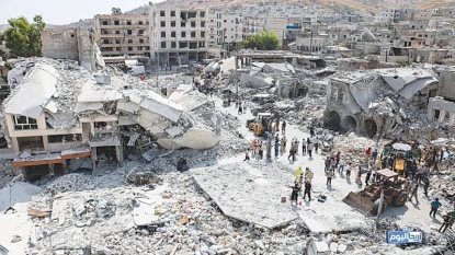 Syrian govt warplane crashes into market, killing 12