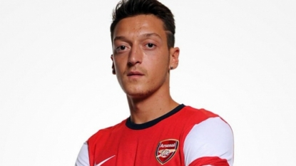 Arsenal star Mesut Ozil hits back at criticism of Manchester United’s Bastian