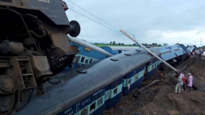 At least 19 killed, 250 rescued after trains derail in India