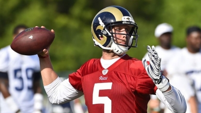 QB Foles lands two-year extension with Rams