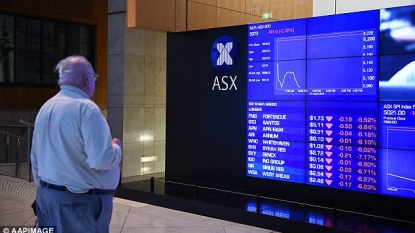 Australia shares hit 1-1/2 yr low rattled by China