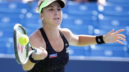 Belinda Bencic’s winning streak ends while Serena Williams cruises through