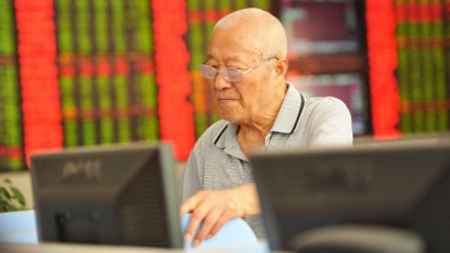 China cuts interest rates to halt stock market crash